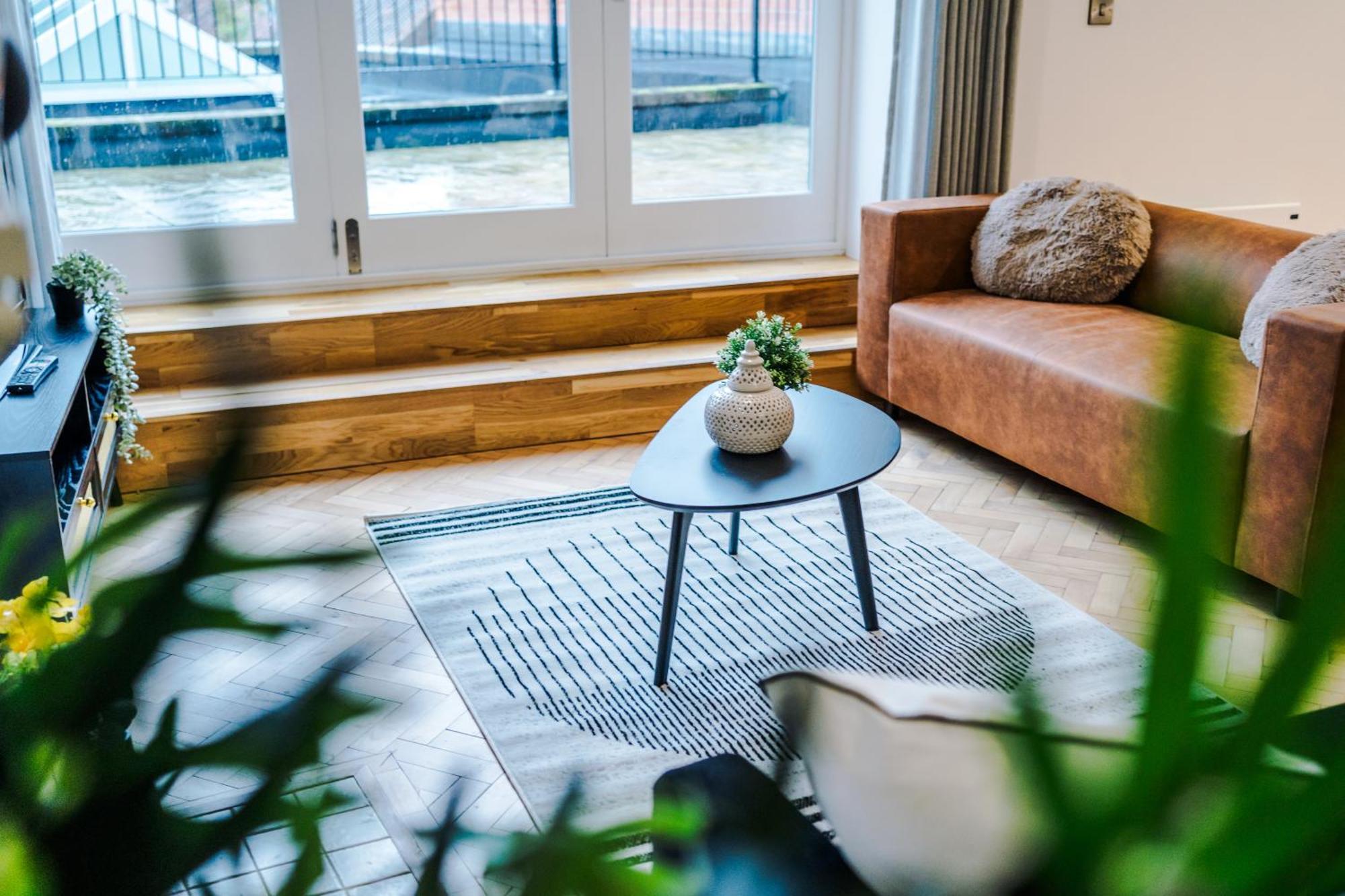 Penthouse With Private Roof Terrace Apartment *